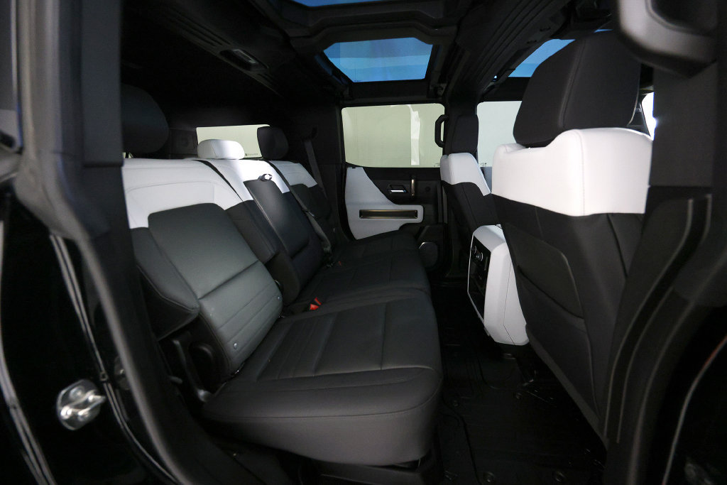 Used 2024 GMC Hummer EV 2X w/ LPO, Illumination Package AWD/4WD image 11
