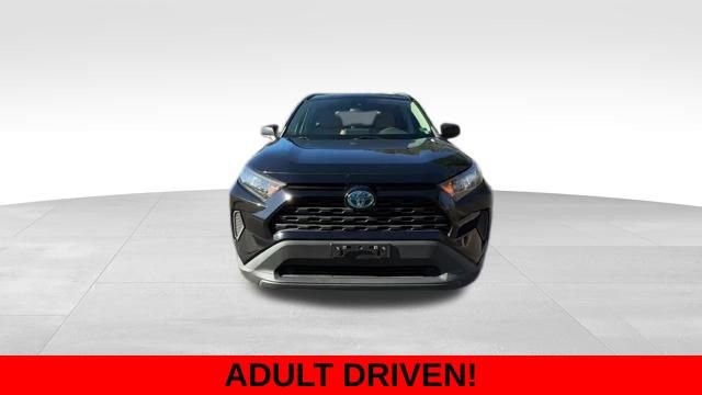 Used 2021 Toyota RAV4 LE image 2