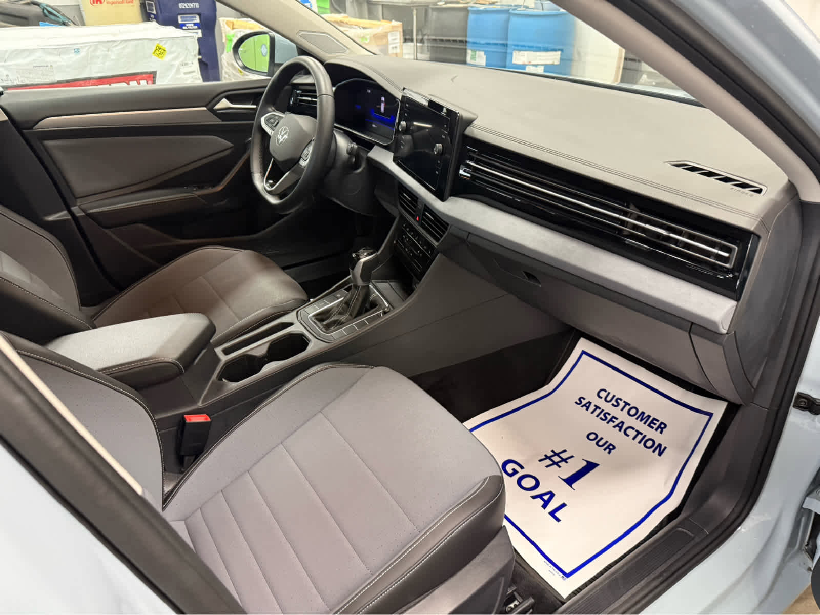 Used 2025 Volkswagen Jetta SE image 28