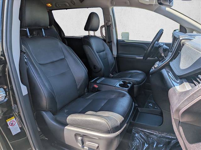 Used 2018 Toyota Sienna SE w/ Carpet Mat Package FWD image 22