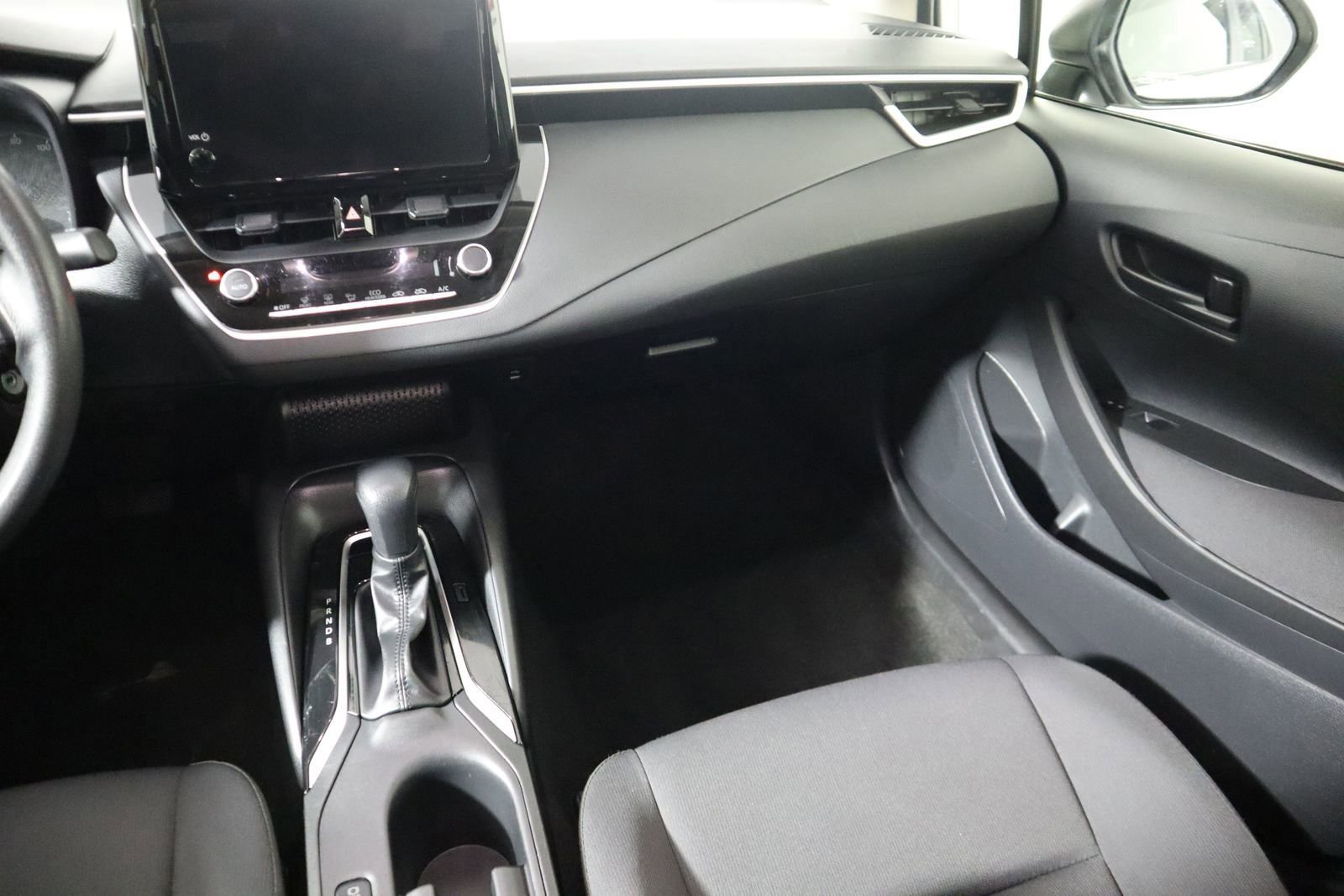 Used 2023 Toyota Corolla LE image 34