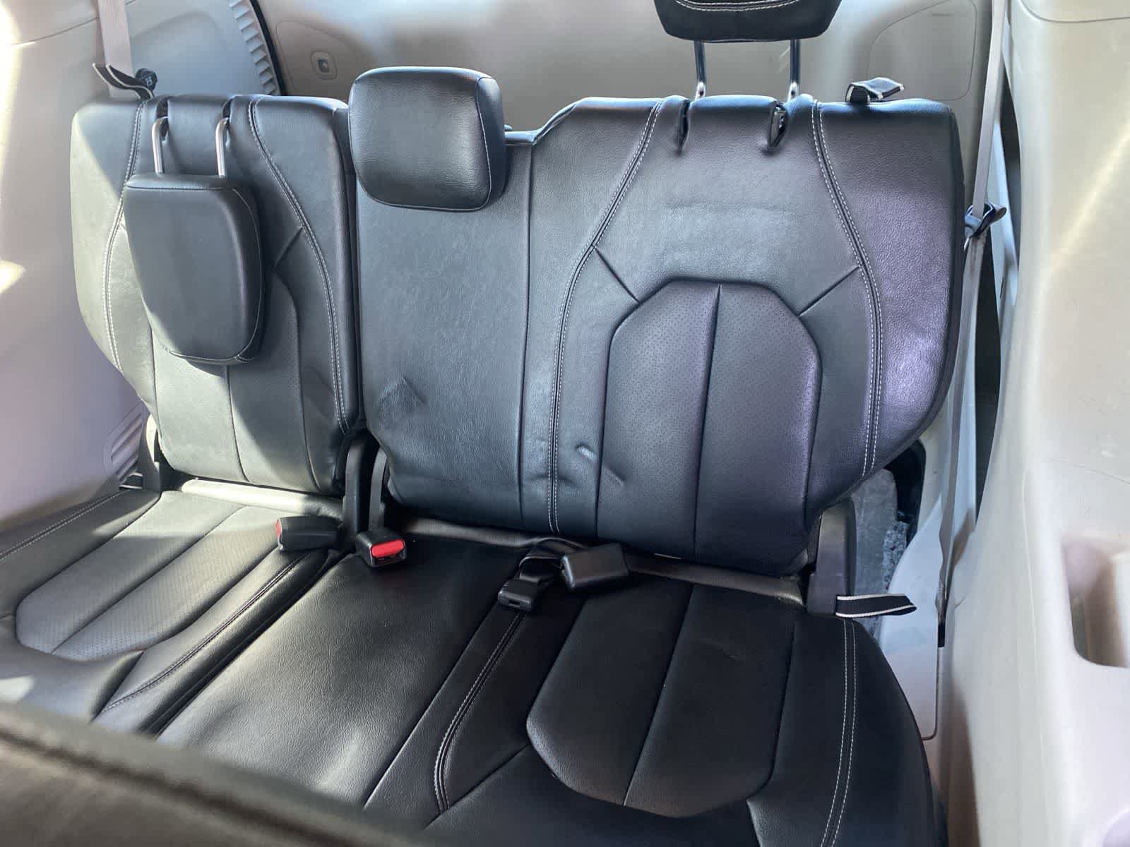 Used 2022 Chrysler Pacifica Touring-L FWD image 13