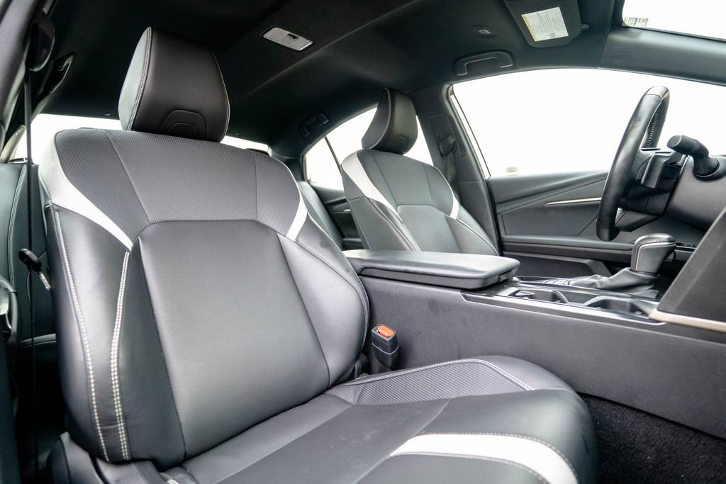 Used 2025 Toyota Camry SE w/ Convenience Package image 17