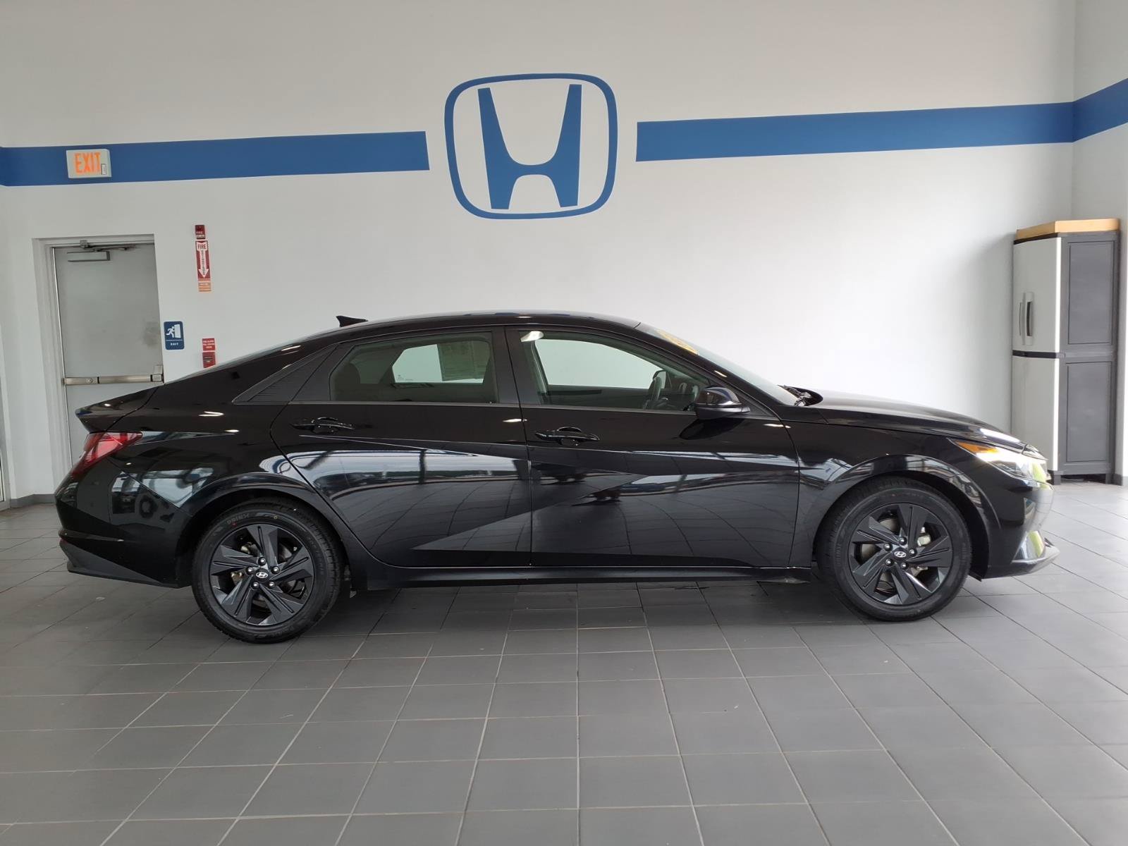 Certified 2023 Hyundai Elantra SEL w/ Preferred Accessory Package FWD image 4