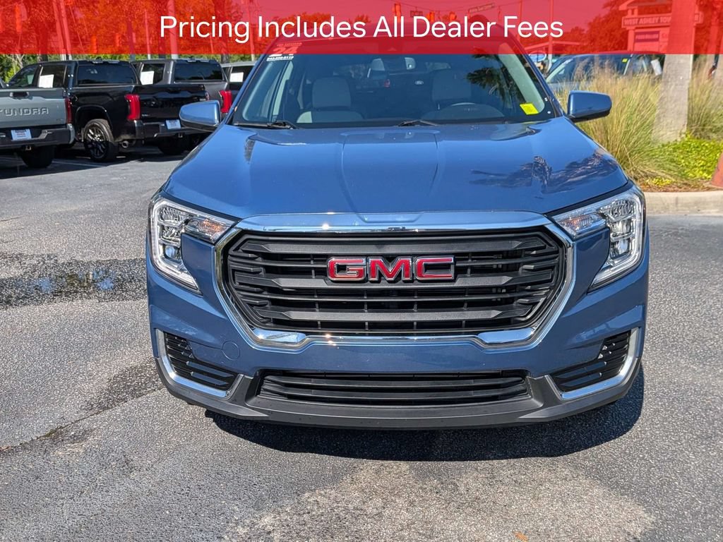 Used 2024 GMC Terrain SLE w/ Driver Convenience Package FWD image 9