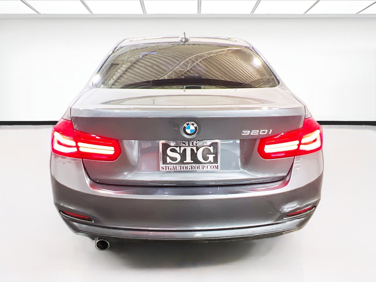 Used 2018 BMW 320i Sedan w/ Convenience Package RWD image 5