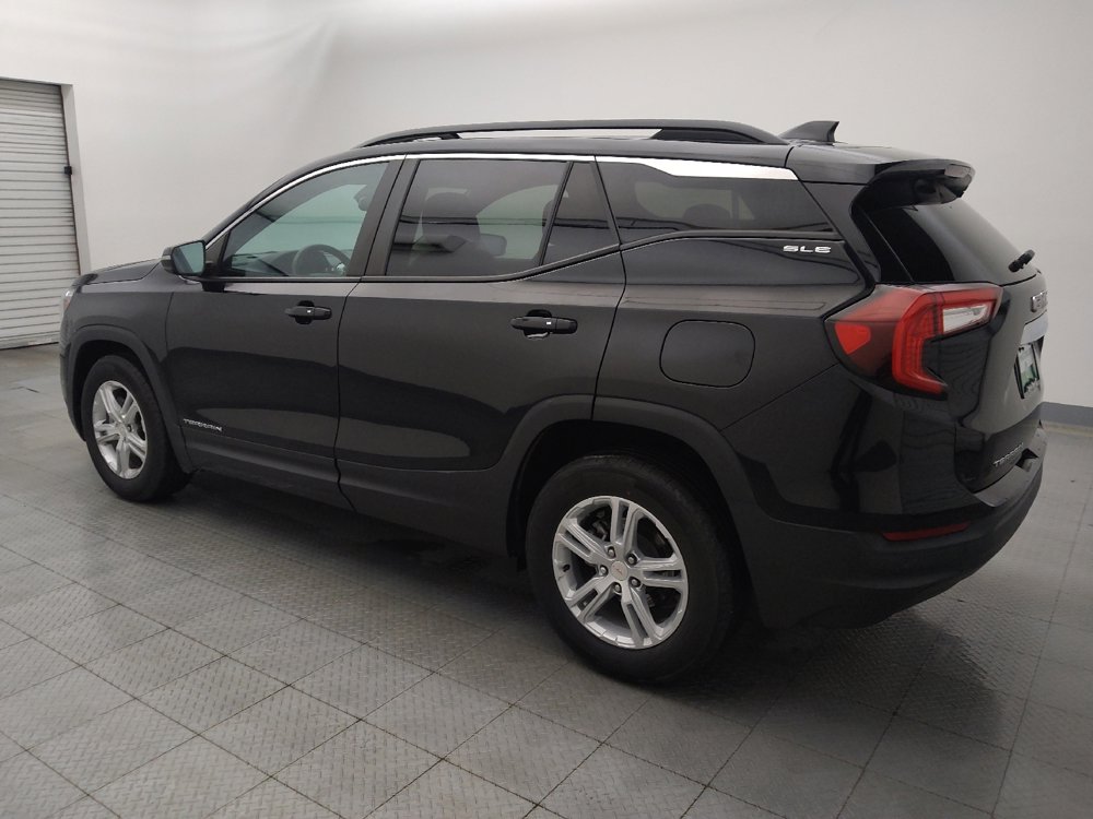 Used 2022 GMC Terrain SLE w/ Driver Convenience Package image 3
