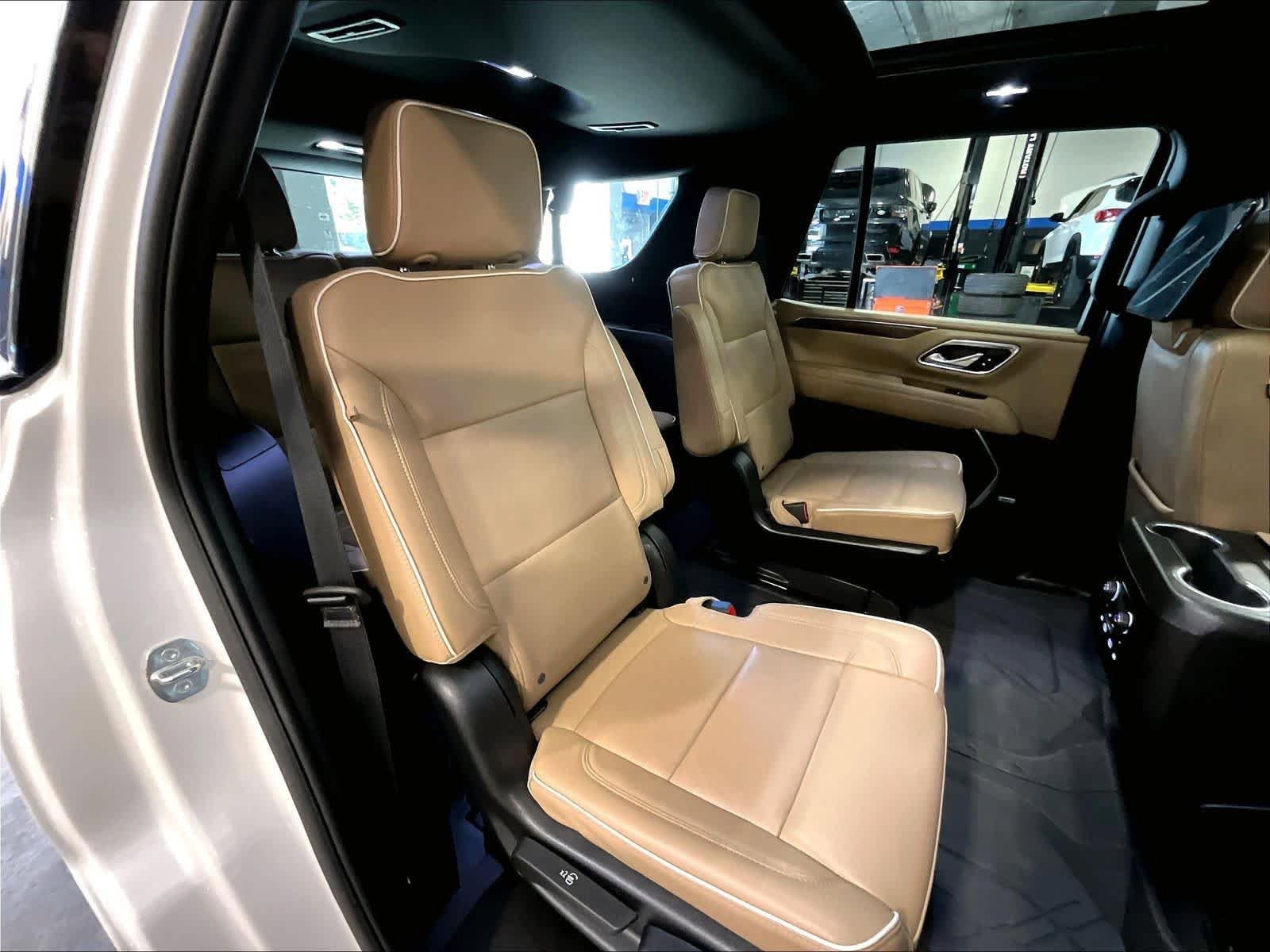 Used 2023 Chevrolet Tahoe Premier w/ Advanced Technology Package AWD/4WD image 16