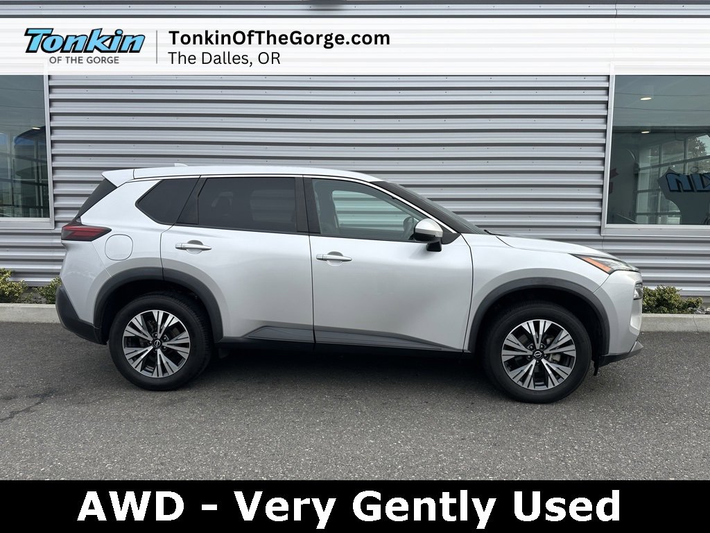 Used 2022 Nissan Rogue SV image 2