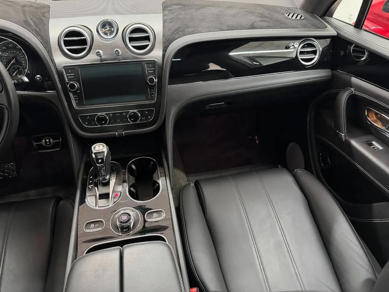 Used 2019 Bentley Bentayga AWD/4WD image 35