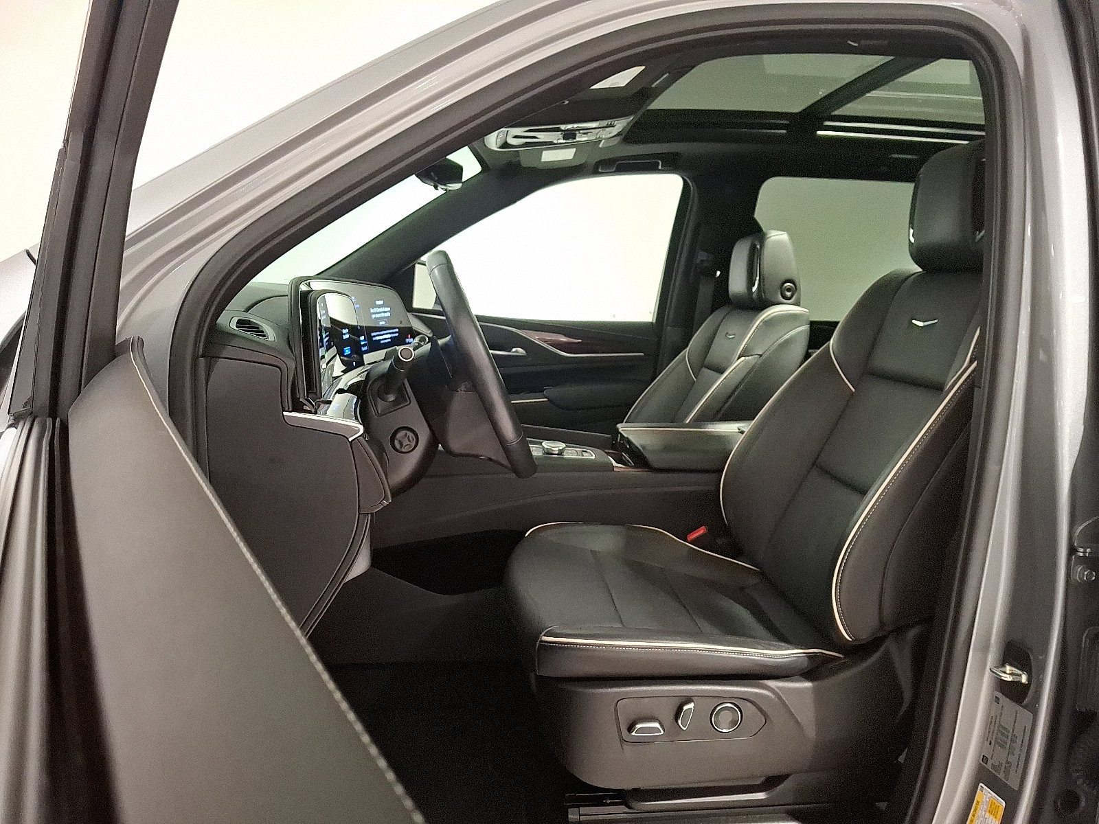 Certified 2023 Cadillac Escalade ESV Premium Luxury image 16