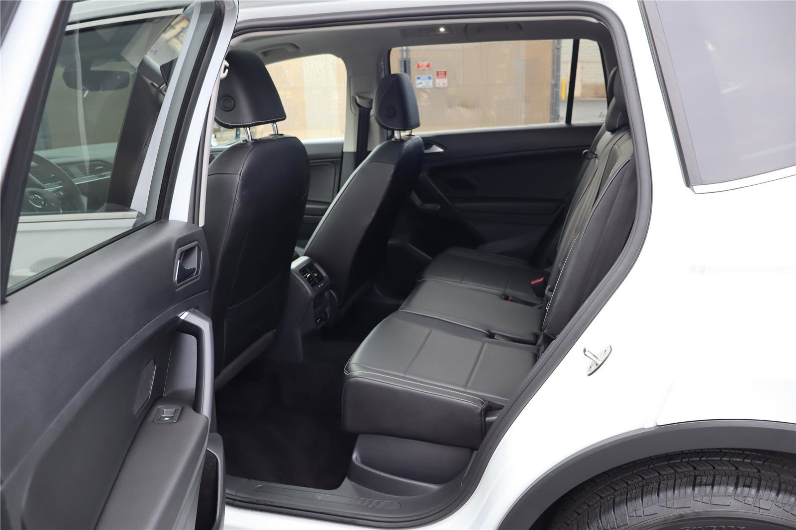 Certified 2021 Volkswagen Tiguan SE w/ Panoramic Sunroof Package image 26