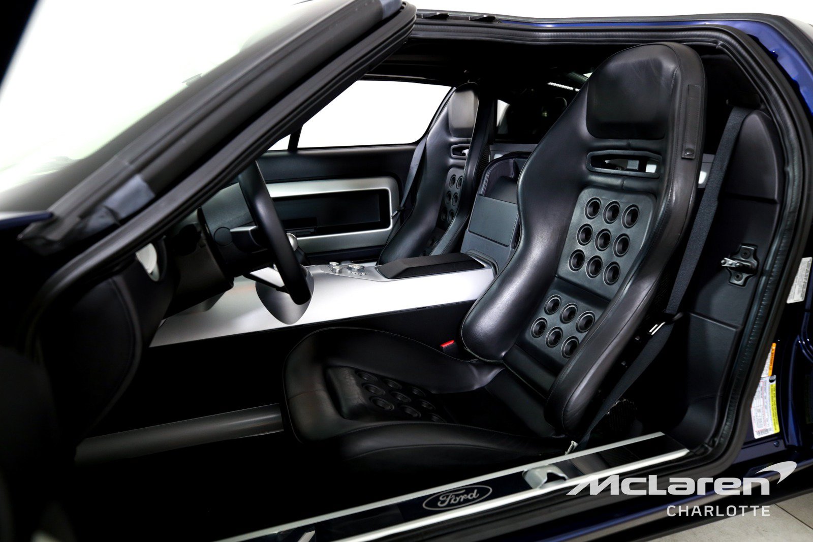 Used 2005 Ford GT RWD image 11