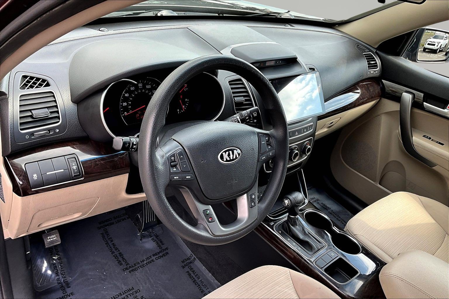 Used 2015 Kia Sorento LX image 16