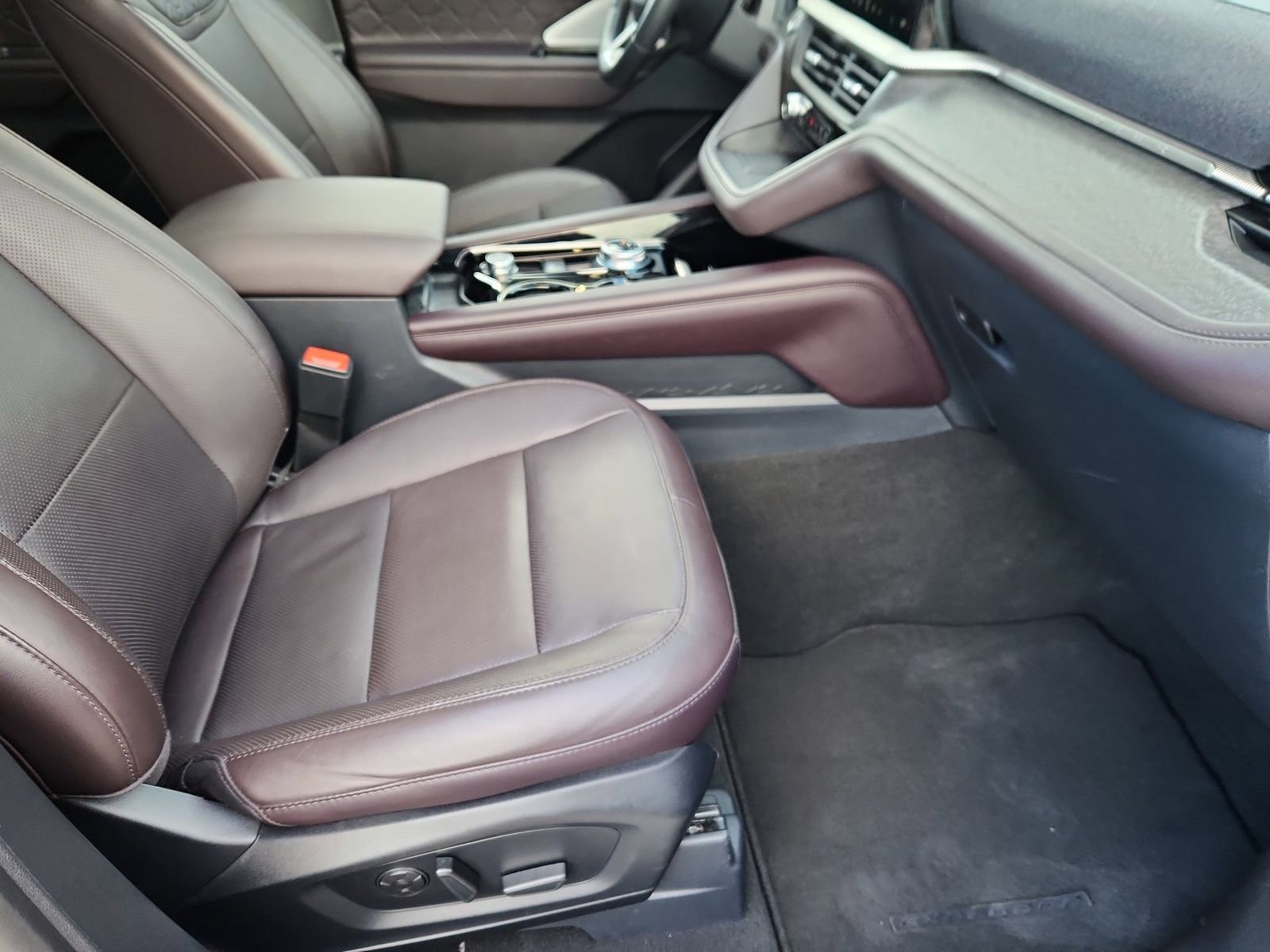 Used 2025 Ford Explorer Platinum w/ LUX Leather Package image 15