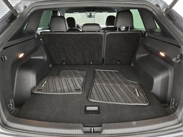 Used 2023 Volkswagen Atlas Cross Sport SE w/ Black Wheel Package image 19