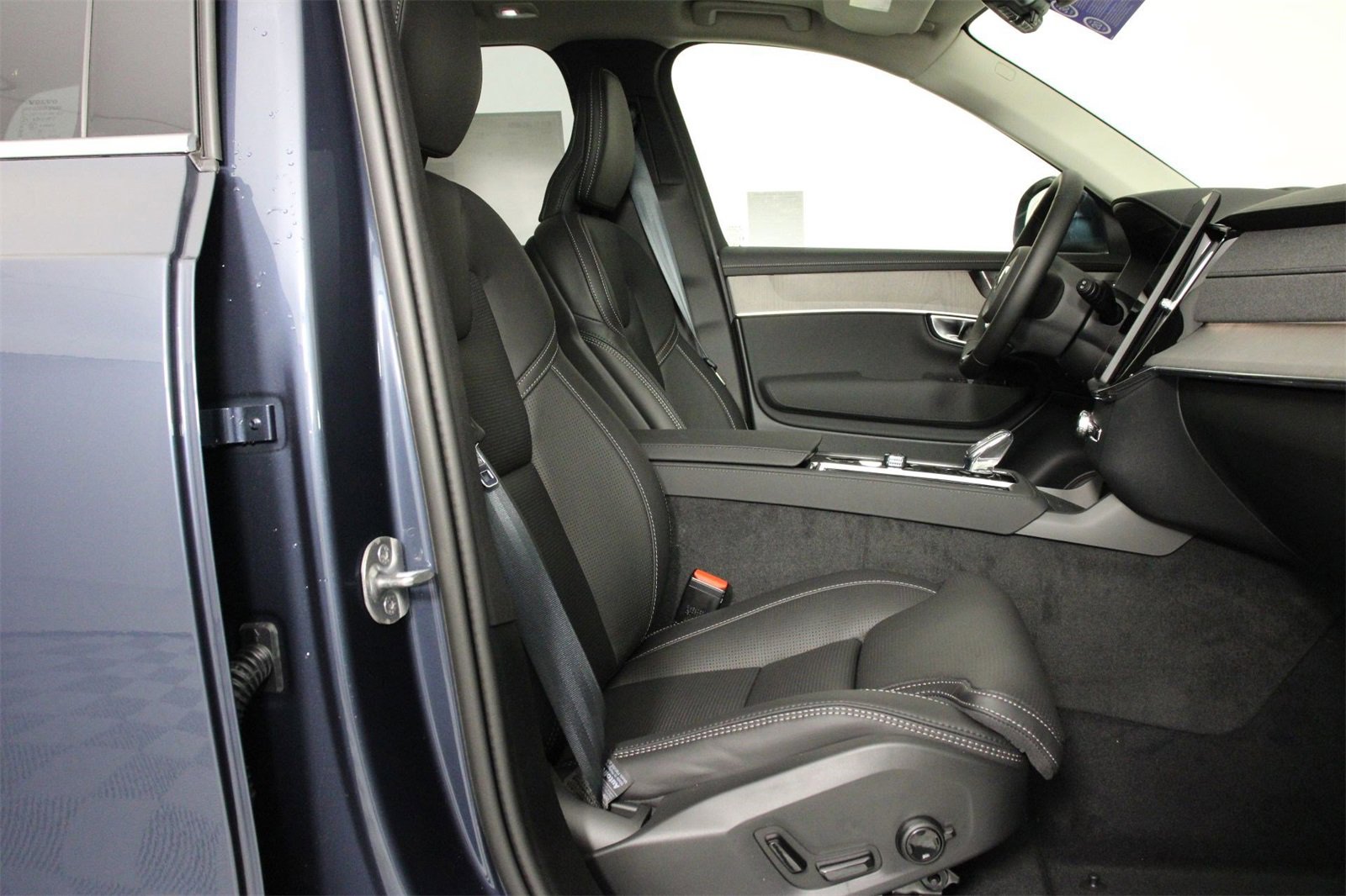 New 2025 Volvo XC90 B6 Ultra image 10