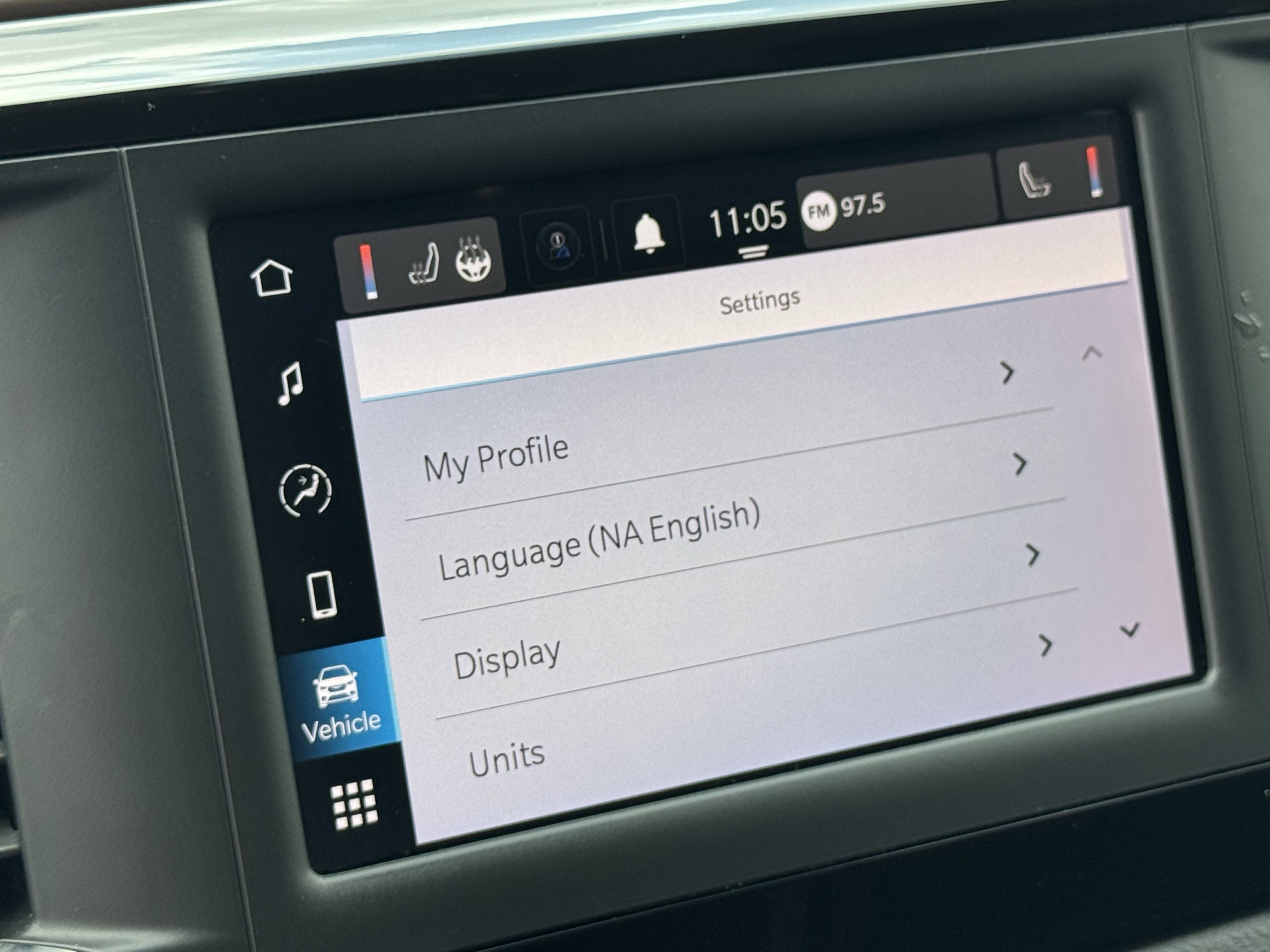 Used 2022 Chrysler Voyager LX image 18