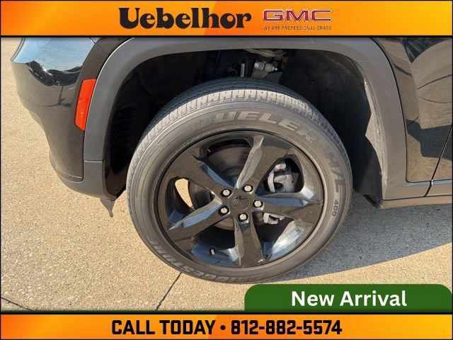 Used 2023 Jeep Grand Cherokee L Laredo image 17