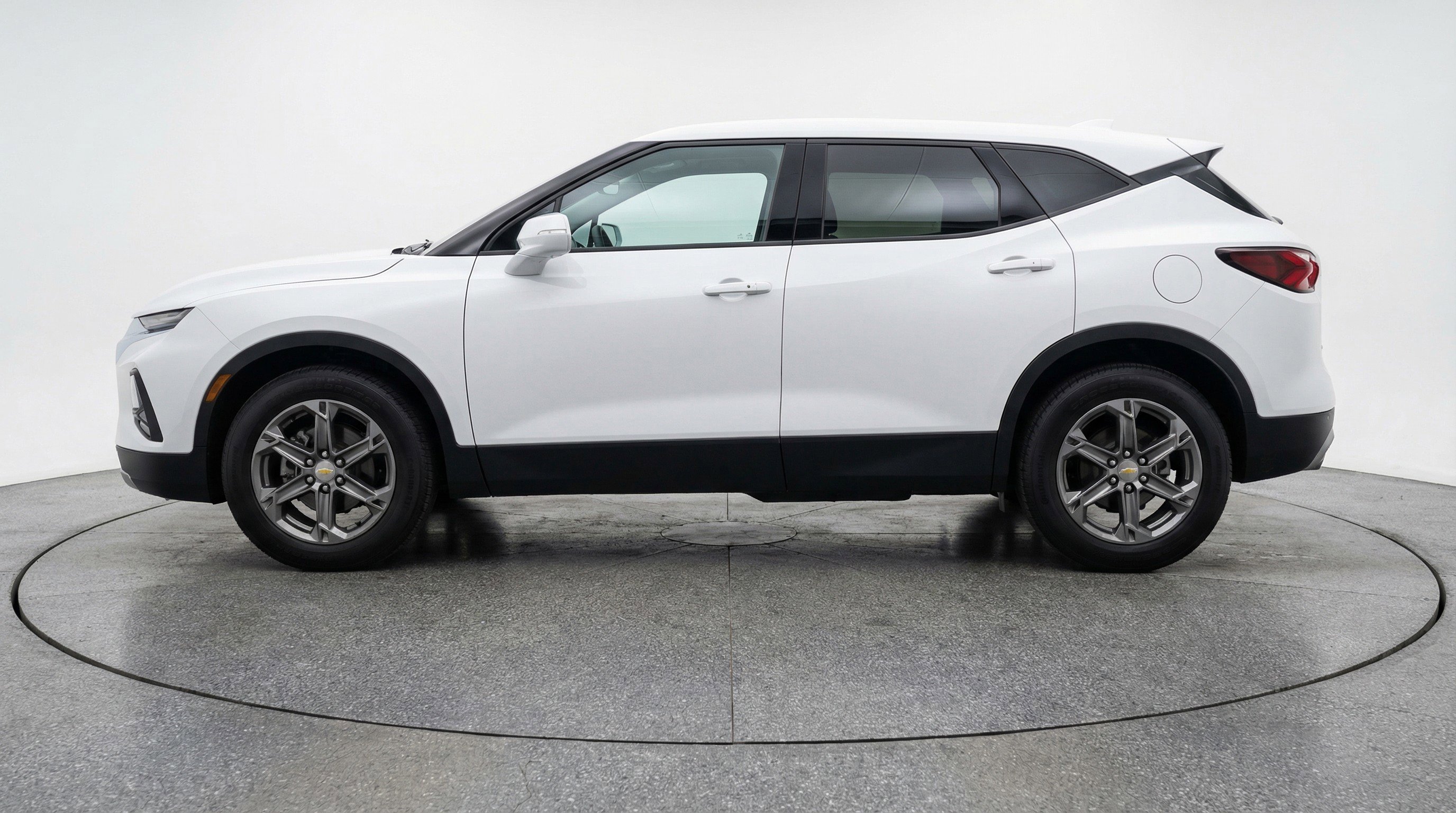 Used 2025 Chevrolet Blazer LT FWD image 5