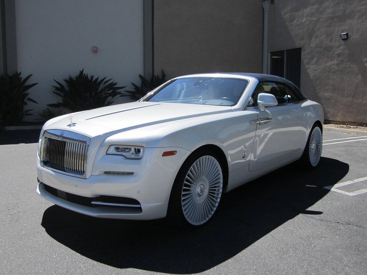 Used 2016 Rolls-Royce Dawn RWD image 6