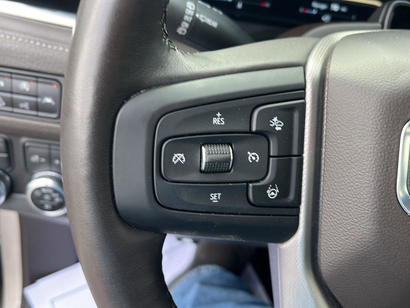 Used 2024 GMC Yukon Denali w/ Advanced Technology Package image 11