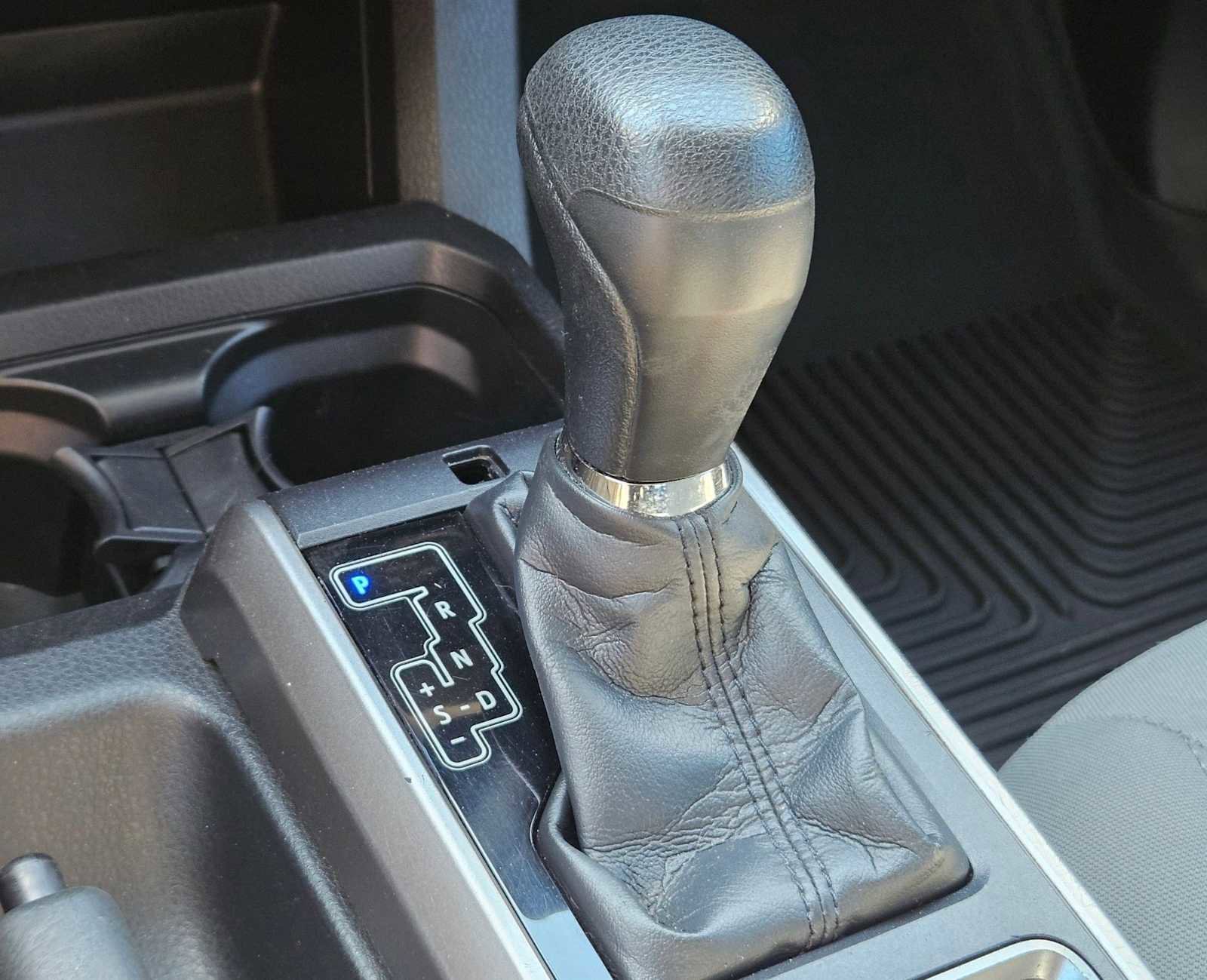 Used 2022 Toyota Tacoma SR5 w/ SR5 Appearance Package (SM) image 23