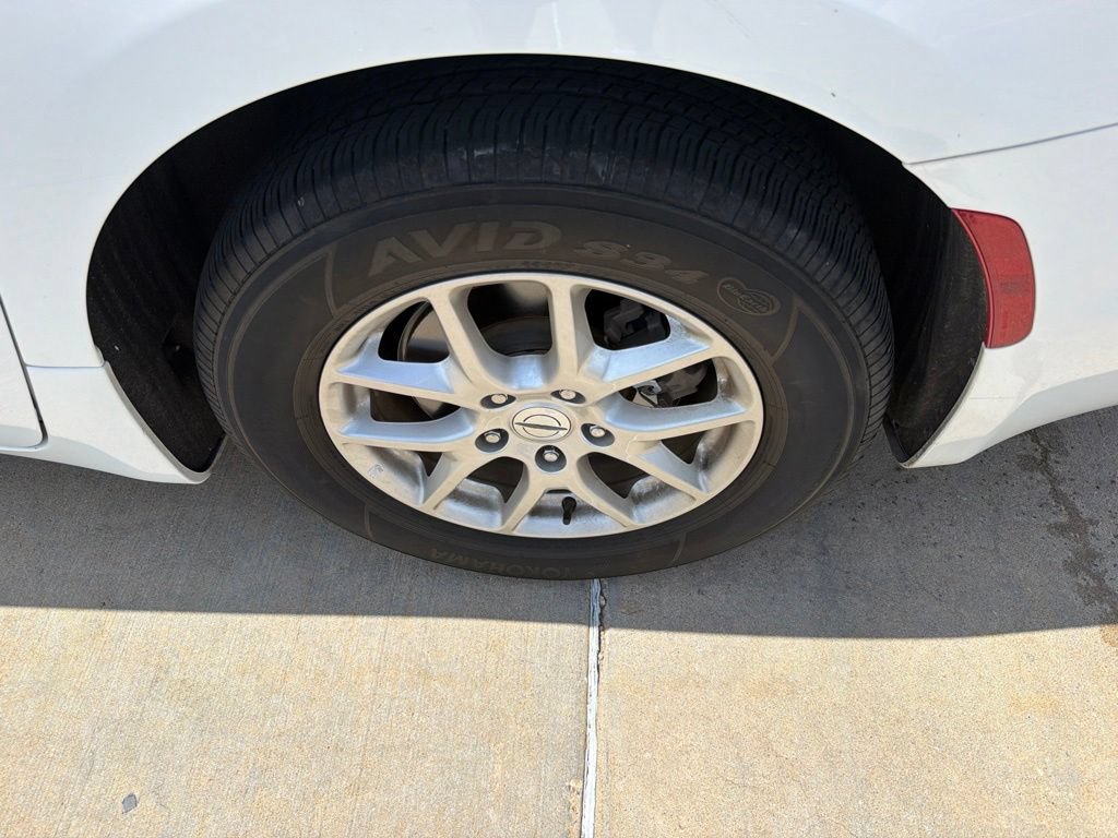 Used 2024 Chrysler Pacifica Touring FWD image 9