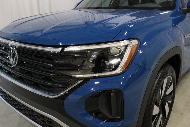 Used 2025 Volkswagen Atlas Cross Sport SE image 33