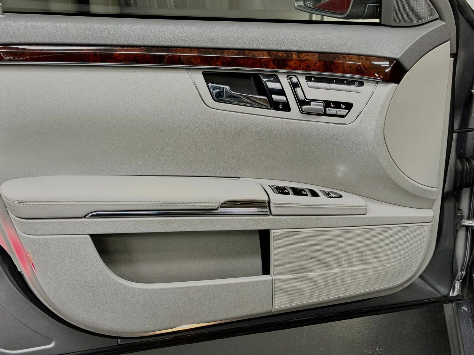 Used 2010 Mercedes-Benz S 550 image 19