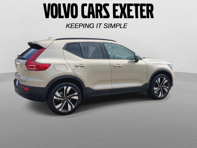 Certified 2025 Volvo XC40 B5 Ultra AWD/4WD image 12