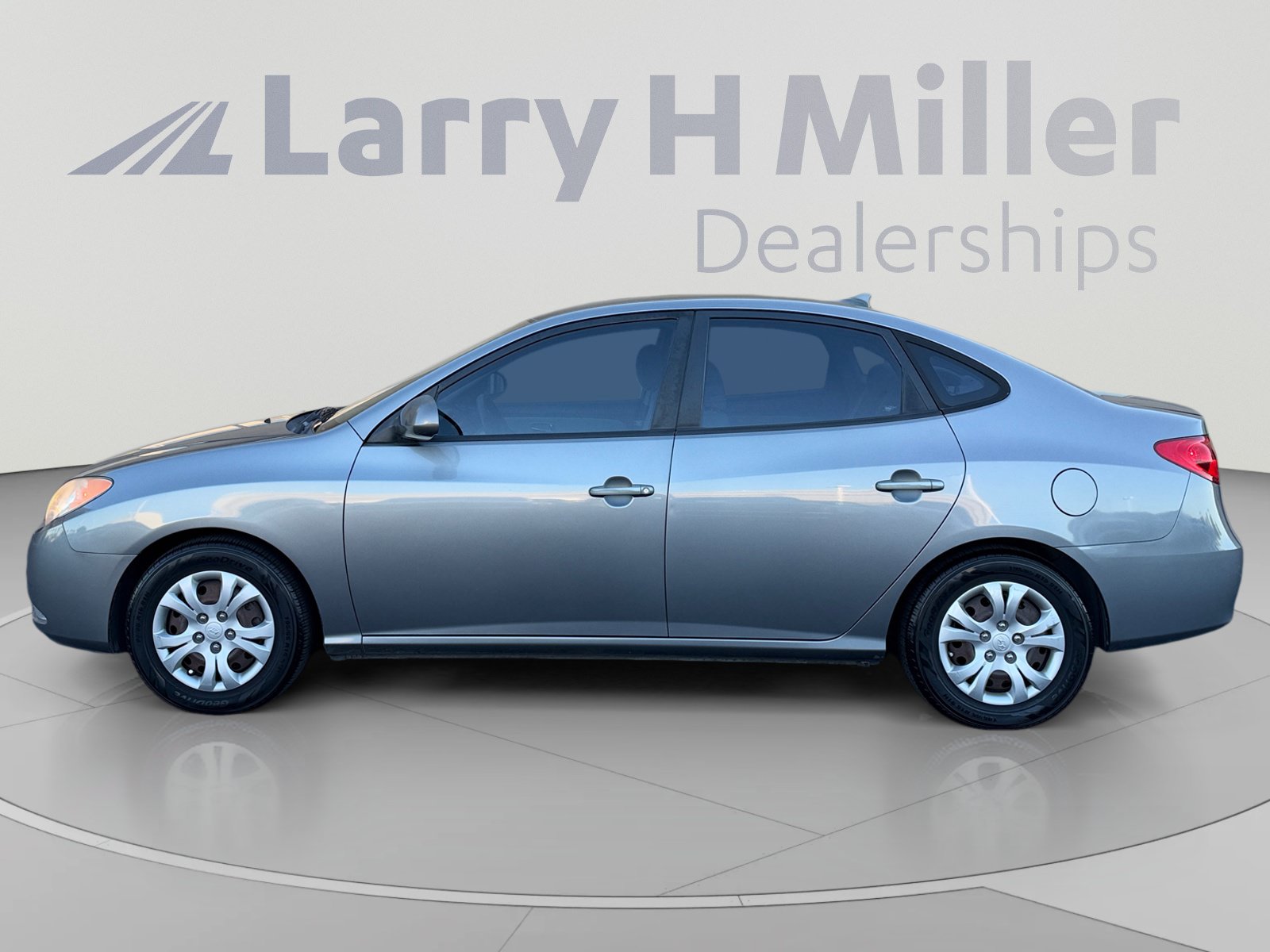 Used 2010 Hyundai Elantra GLS FWD image 2
