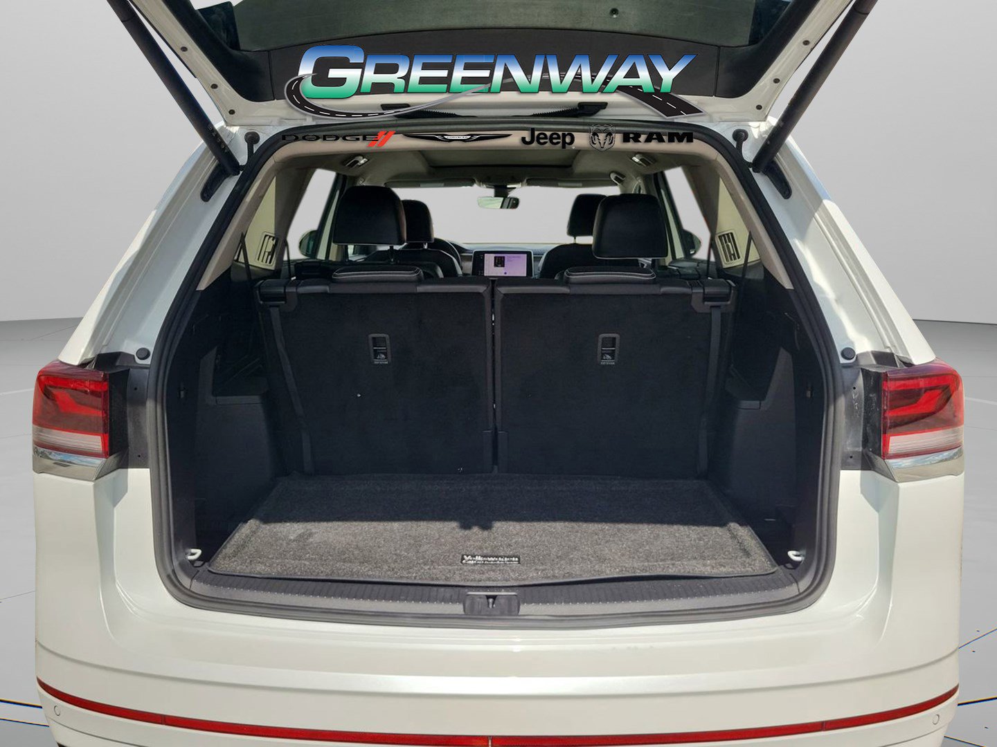 Used 2024 Volkswagen Atlas SEL Premium R-Line image 7