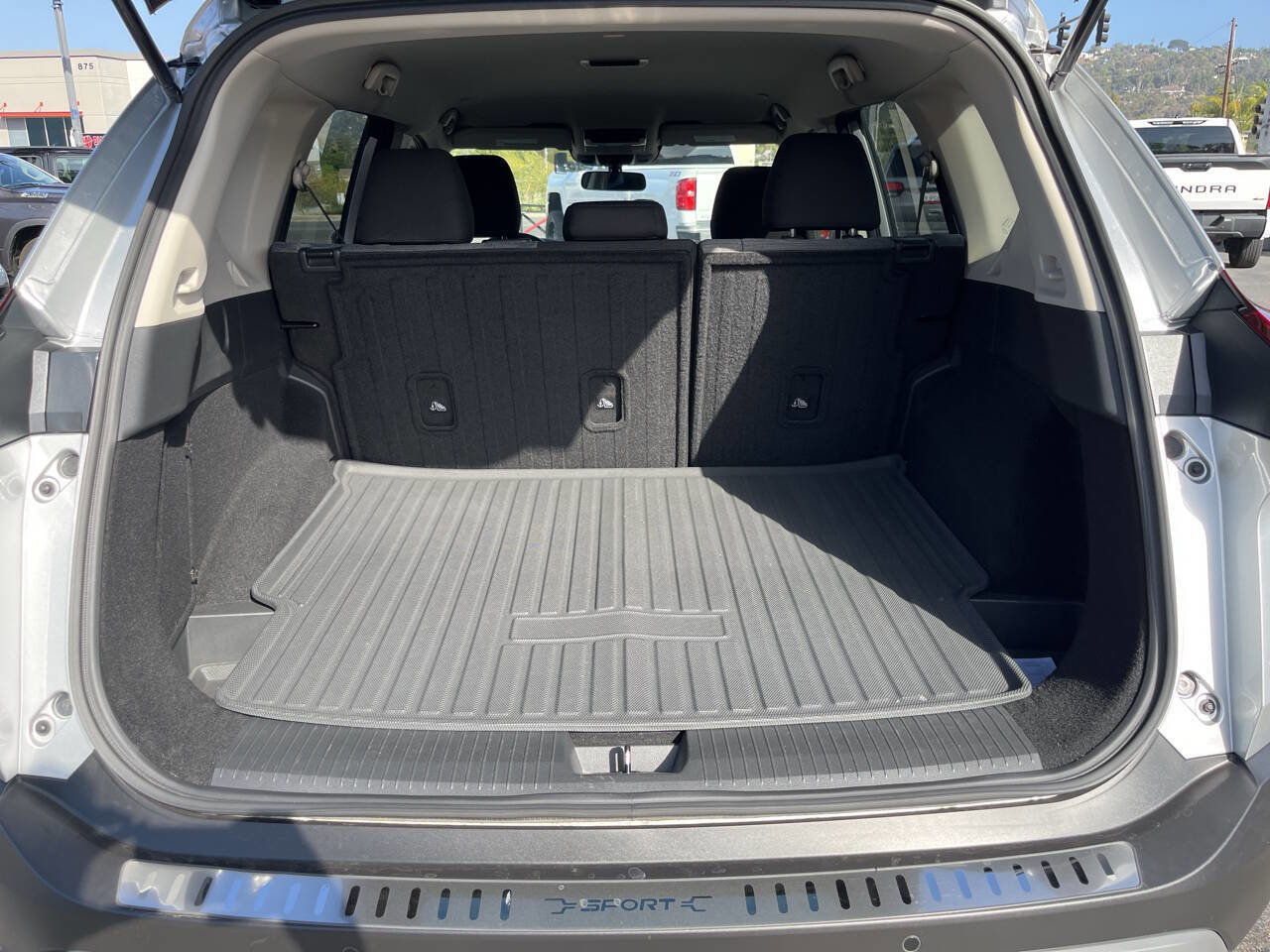 Used 2023 Nissan Rogue SV image 8