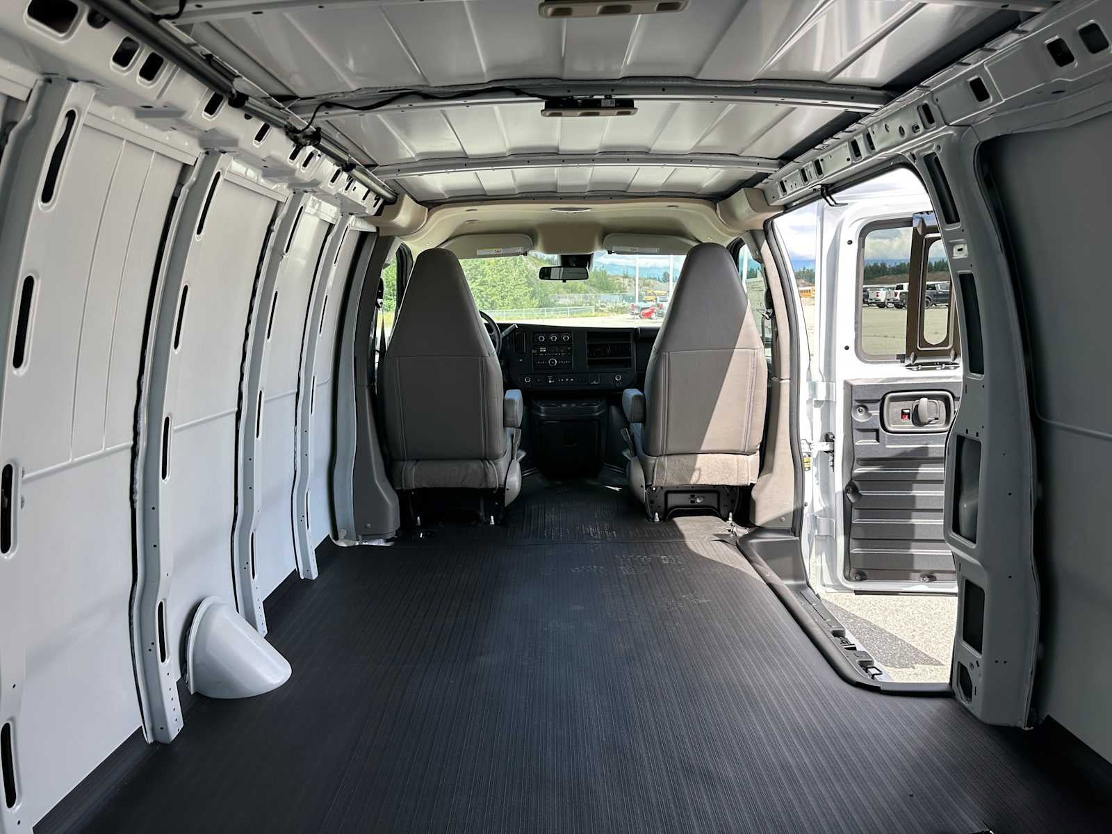 New 2025 GMC Savana 3500 Extended w/ Driver Convenience Package RWD image 16