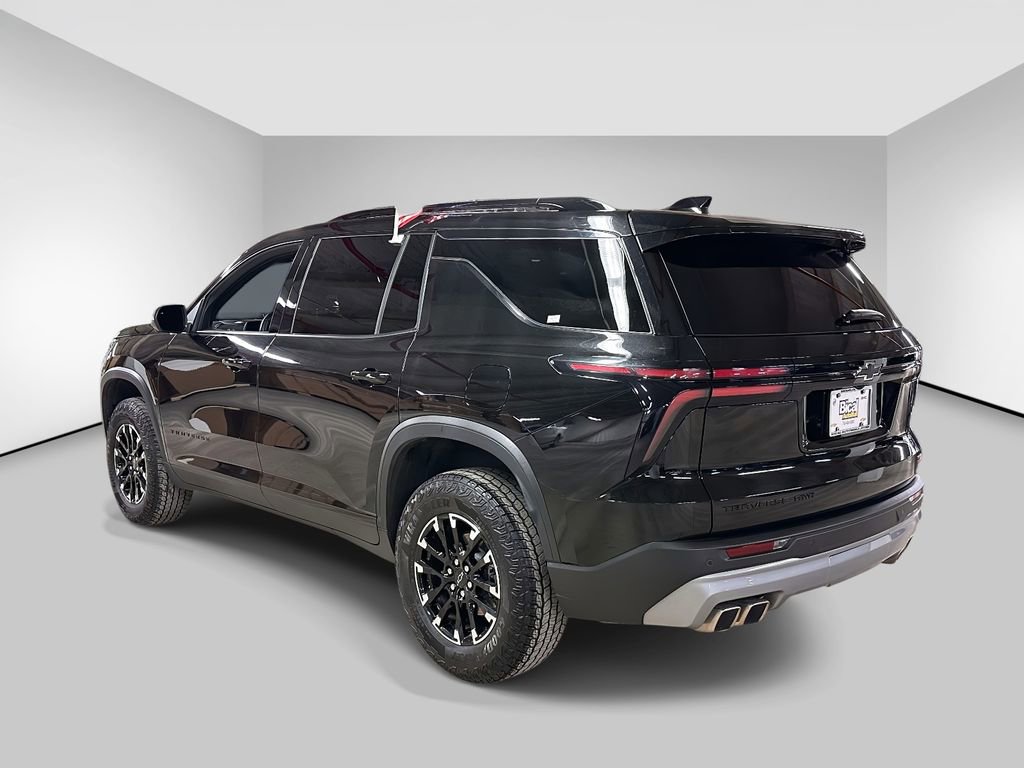 Used 2024 Chevrolet Traverse Z71 image 3