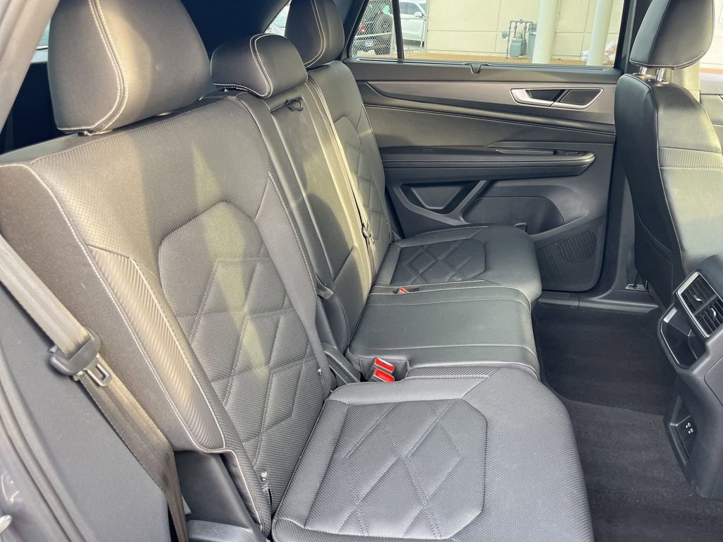 Used 2025 Volkswagen Atlas Cross Sport SE FWD image 29