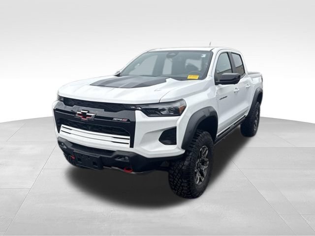 Used 2024 Chevrolet Colorado ZR2 w/ ZR2 Convenience Package III AWD/4WD image 3