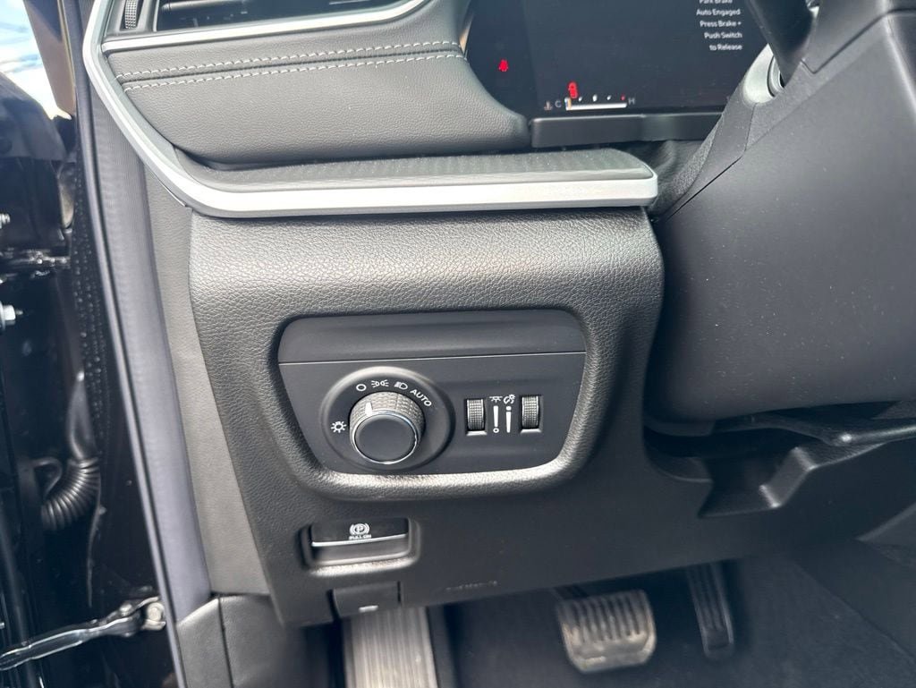 New 2026 Jeep Grand Cherokee Laredo AWD/4WD image 15