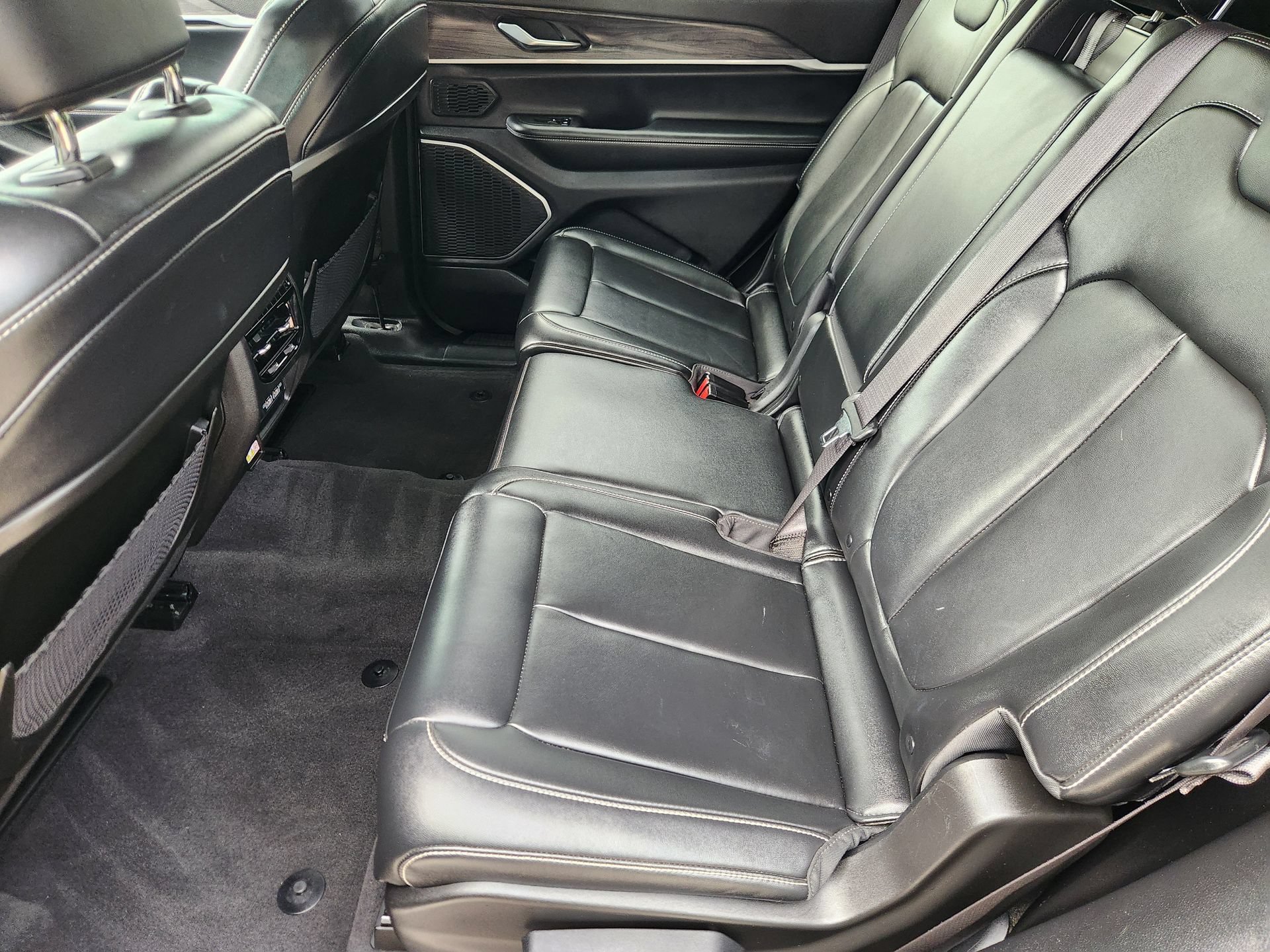Used 2021 Jeep Grand Cherokee L Limited AWD/4WD image 31