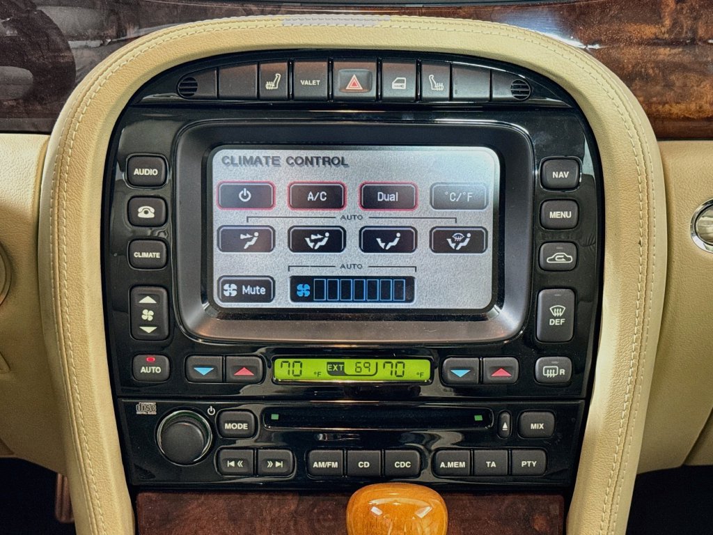 Used 2005 Jaguar XJ8 RWD image 15