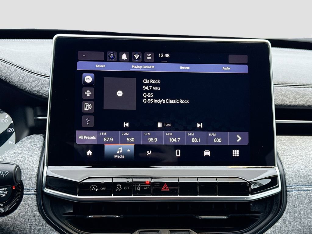 Used 2024 Jeep Compass Latitude image 14