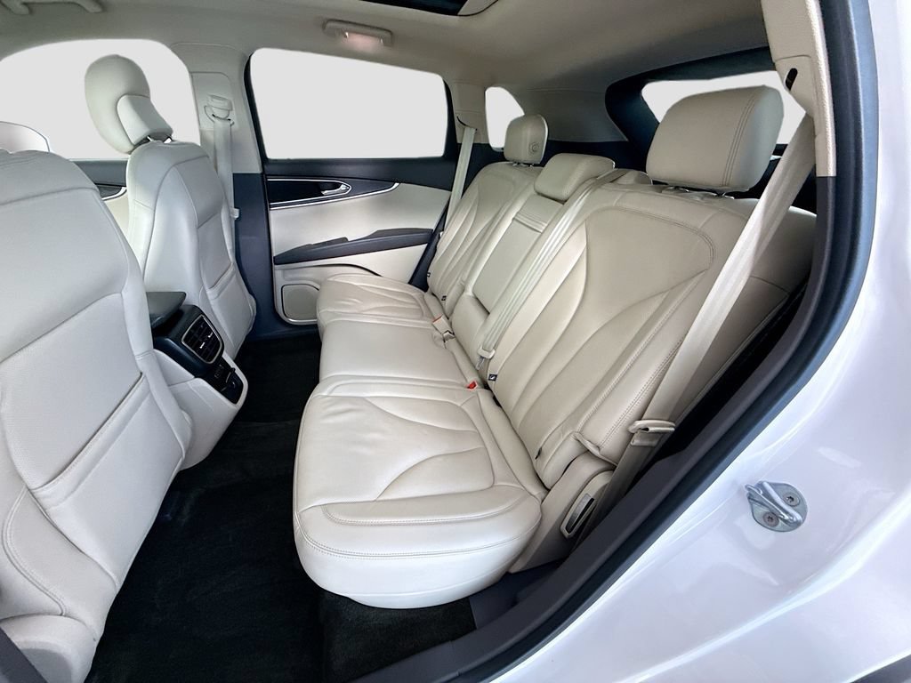 Used 2017 Lincoln MKX Reserve w/ Driver Assistance Package FWD image 21