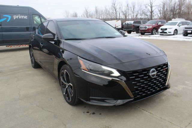 Used 2025 Nissan Altima 2.5 SR w/ SR Premium Package image 6