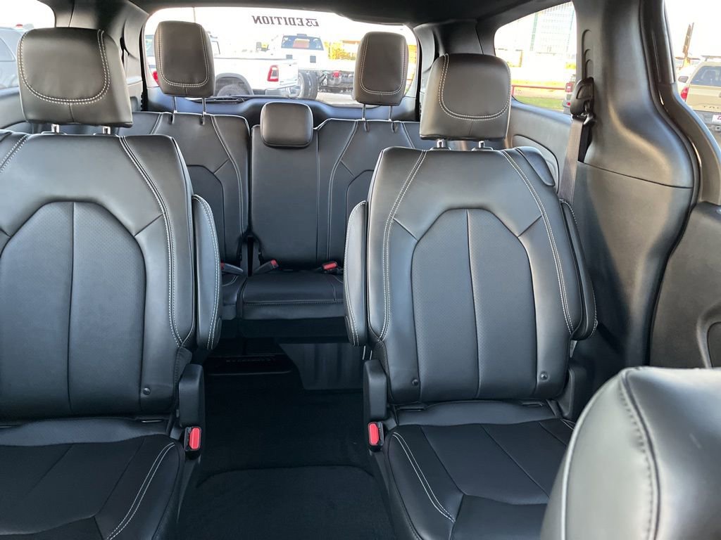 New 2026 Chrysler Pacifica Select w/ S Appearance Package image 25