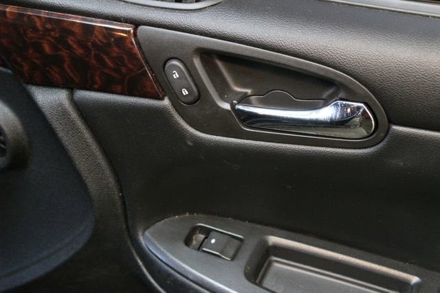 Used 2016 Chevrolet Impala LT FWD image 9
