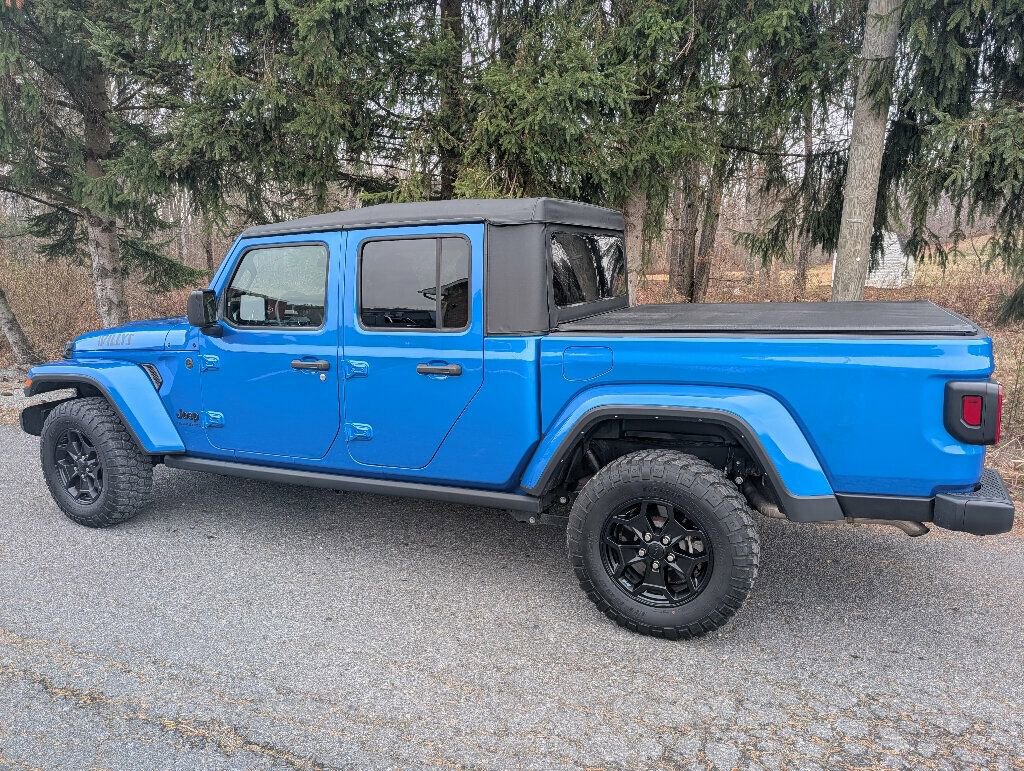 Used 2022 Jeep Gladiator Sport image 8