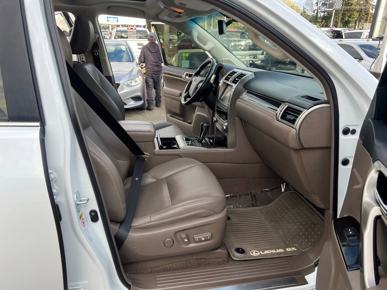 Used 2016 Lexus GX 460 w/ Comfort Package AWD/4WD image 32