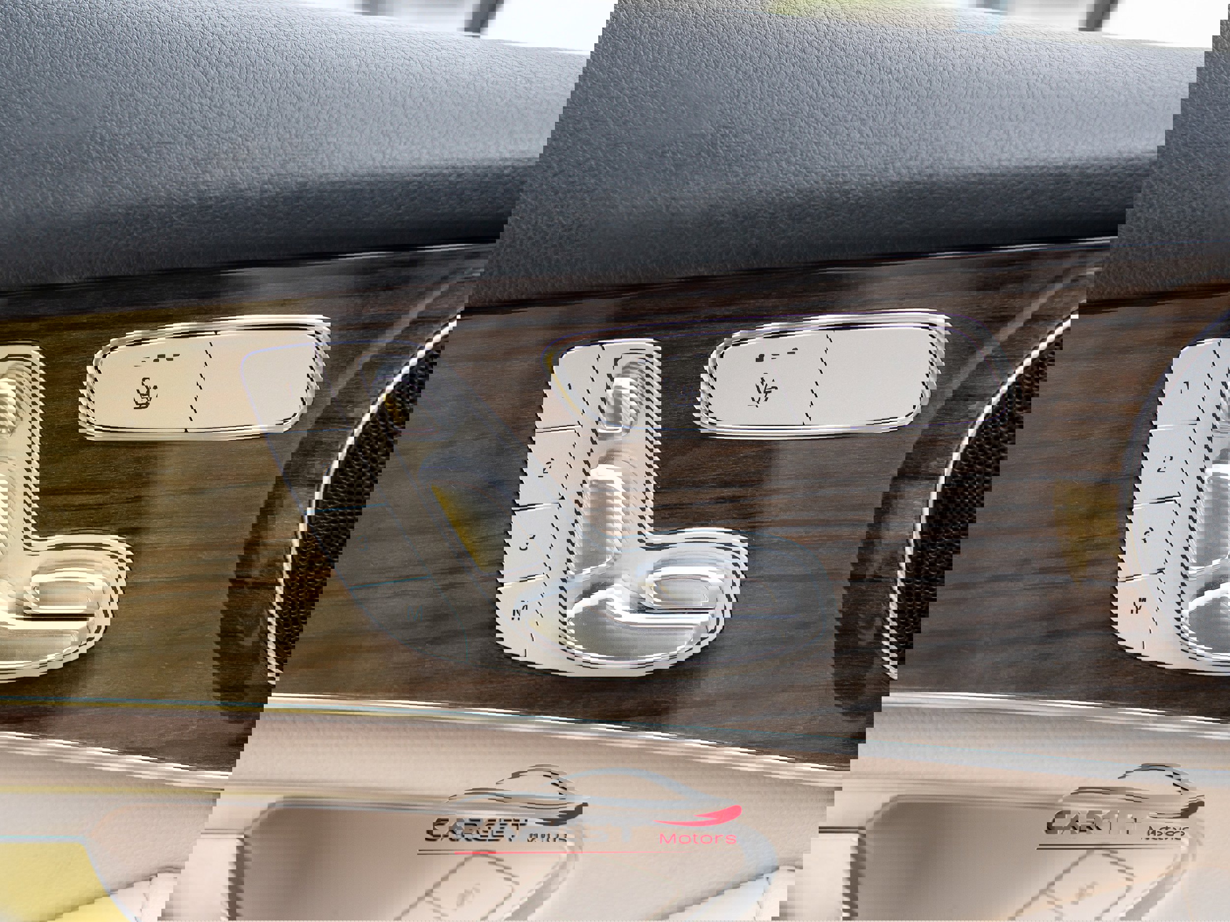 Used 2020 Mercedes-Benz GLC 300 4MATIC image 39