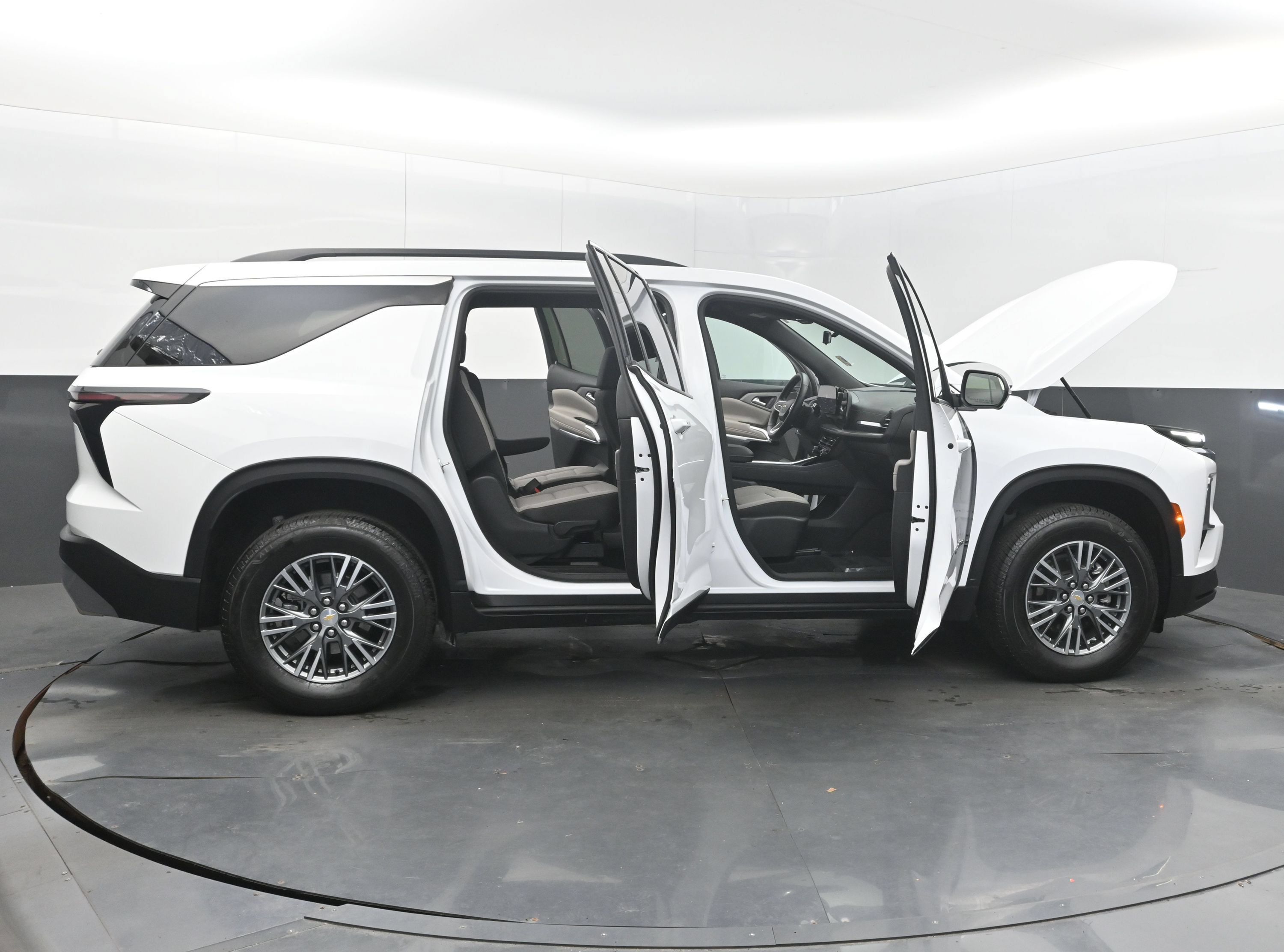 Certified 2026 Chevrolet Traverse LT w/ Driver Confidence Package FWD image 51